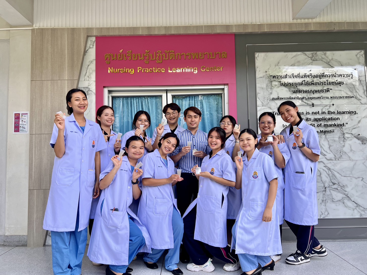 ขอแสดงความยินดีรางวัลชนะเลิศผลงานวัตกรรม เรื่อง Development of an Innovative Gel-Cream Containing Moisturizing Agents from the Extract of Plu Kao Leaves: “Plu Kao Moiturizer Gel Cream”ในงานประชุม The international presentation skill for nursing student: show and share 2023 โดย วพบ พะเยา